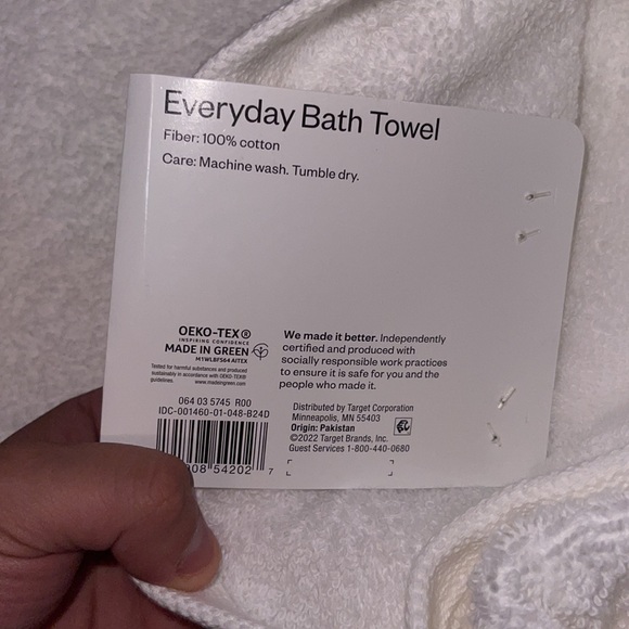 Room Essentials Everyday Bath Towel🆕 - Picture 3 of 3